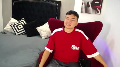 Snapshot of liam_sean chatting on 02.08.26 Liam online show from 02.08.26