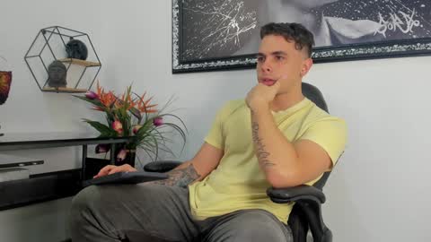 Snapshot of liam_walk chatting on 01.13.25 Liam online show from 01.13.25