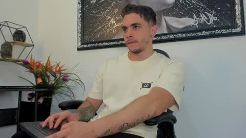 Snapshot of liam_walk chatting on 01.22.25 Liam online show from 01.22.25