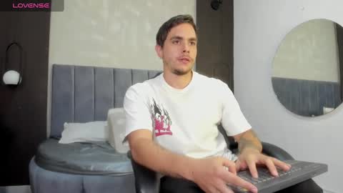 Snapshot of liam_walk chatting on 03.12.25 Liam online show from 03.12.25