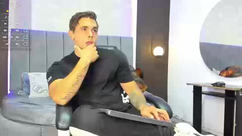 Snapshot of liam_walk chatting on 09.08.25 Liam online show from 09.08.25