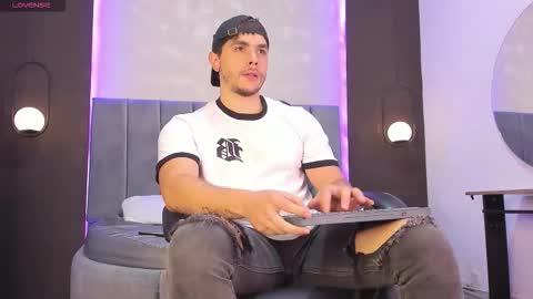 Snapshot of liam_walk chatting on 11.10.25 Liam online show from 11.10.25