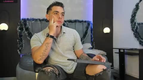 Snapshot of liam_walk chatting on 11.24.25 Liam online show from 11.24.25