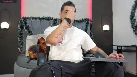 Snapshot of liam_walk chatting on 11.28.25 Liam online show from 11.28.25