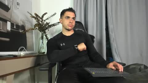 Snapshot of liam_walk chatting on 11.30.25 Liam online show from 11.30.25