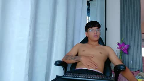 Snapshot of liamandjordan chatting on 11.04.25 LiamANDjordan online show from 11.04.25