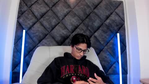 Snapshot of liamkron chatting on 05.31.26 Liam twink big dick online show from 05.31.26