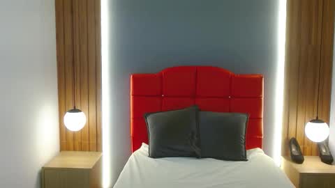 L I A M O N R O E online show from 02.06.26