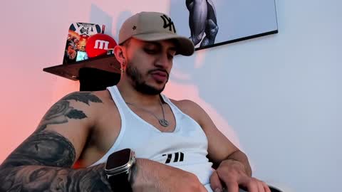 Snapshot of liamreigns_ chatting on 02.02.25 liam online show from 02.02.25