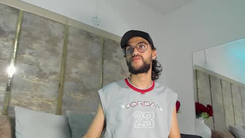 Snapshot of liamsamderz chatting on 10.21.25 LiamSamderz online show from 10.21.25