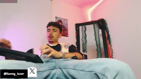 Snapshot of liamty_luxor chatting on 01.10.26 Liam online show from 01.10.26