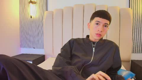 lian_cameron online show from 04.10.26