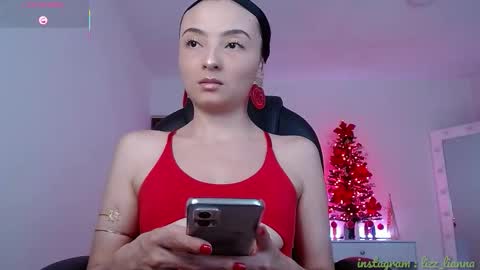 Snapshot of lianna_hot chatting on 12.21.25 --- buy my content naughty in my bio- online show from 12.21.25