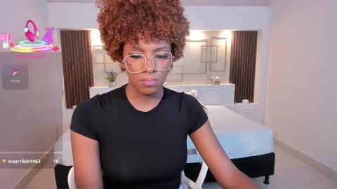 Snapshot of liannadixon7 chatting on 10.10.25 Lianna Dixon online show from 10.10.25