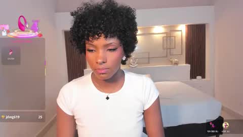 Snapshot of liannadixon7 chatting on 10.15.25 Lianna Dixon online show from 10.15.25