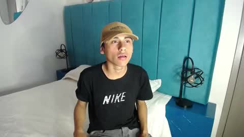 lianross  online show from 10.04.25