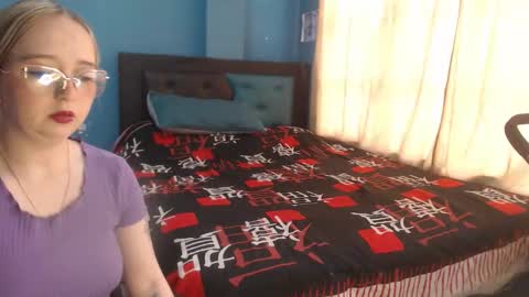 Lia Roberts online show from 11.10.25