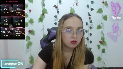 Snapshot of liaroberts1 chatting on 04.22.26 Lia Roberts online show from 04.22.26