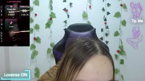 Snapshot of liaroberts1 chatting on 04.29.26 Lia Roberts online show from 04.29.26