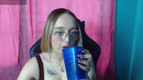 Snapshot of liaroberts1 chatting on 06.05.26 Lia Roberts online show from 06.05.26