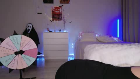 Lia online show from 10.23.25