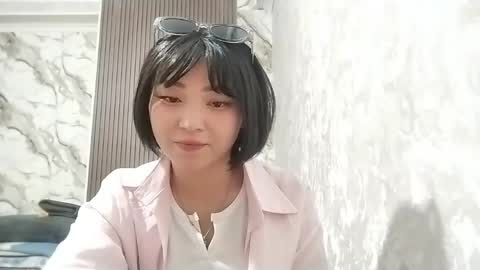 Snapshot of libbiepostlethwaite chatting on 05.08.26 Molly online show from 05.08.26