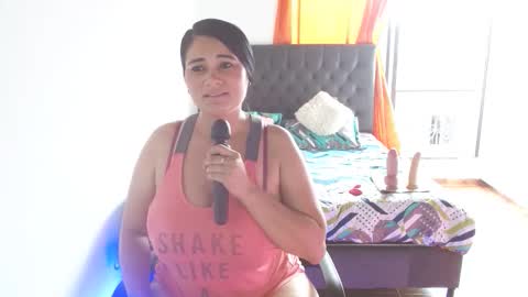 Snapshot of licy_klein chatting on 05.21.26 Isa online show from 05.21.26