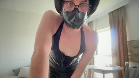 Snapshot of liferacw chatting on 04.25.26 SofieXxxDoll online show from 04.25.26