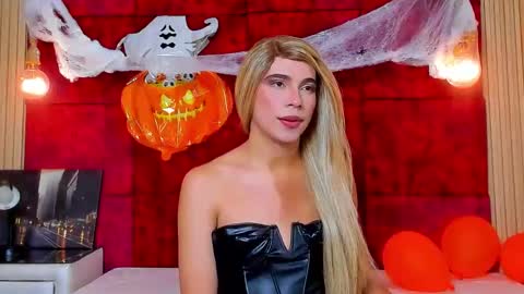 Snapshot of liiacollins chatting on 10.21.25 liiacollins online show from 10.21.25