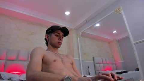 Snapshot of liiamhudson_ chatting on 02.10.25 L I I A M online show from 02.10.25