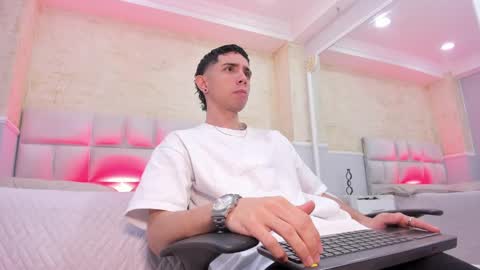 Snapshot of liiamhudson_ chatting on 02.22.25 L I I A M online show from 02.22.25