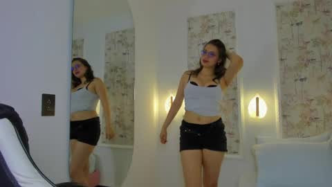 Snapshot of liiliie_petite chatting on 04.20.26 L I I L I I E online show from 04.20.26