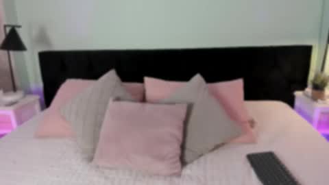 Snapshot of liily_foox chatting on 10.17.25 lily online show from 10.17.25