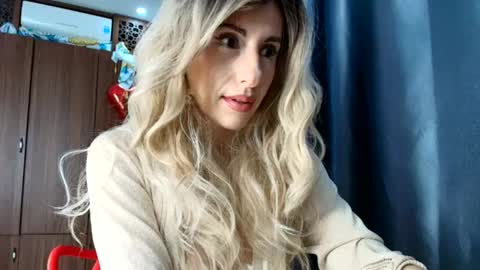 Mia                   Onlyfans link -  online show from 03.10.25