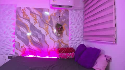 Snapshot of lil_daphneandstuart chatting on 12.04.25 daphne and stuart online show from 12.04.25