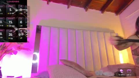 Snapshot of lil_hanna18 chatting on 10.02.25 Hanna online show from 10.02.25