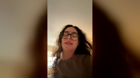 Snapshot of lil_lilyrose chatting on 04.23.26 Lily Rose online show from 04.23.26