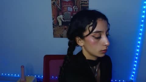 Lisaa online show from 12.15.24