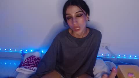 Lisaa online show from 12.17.24