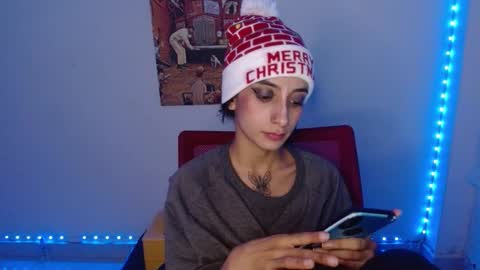 Lisaa online show from 12.17.24