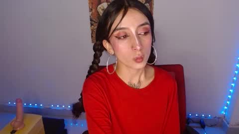 Lisaa online show from 12.22.24