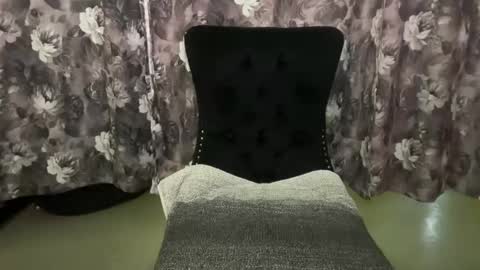 MOMMA LUV online show from 11.01.25