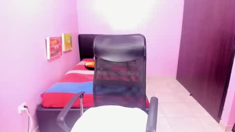 Snapshot of lil_mommy_slut chatting on 11.14.25 lil_mommy_slut online show from 11.14.25