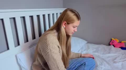 Snapshot of lil_tasty33 chatting on 03.21.26 Emma online show from 03.21.26