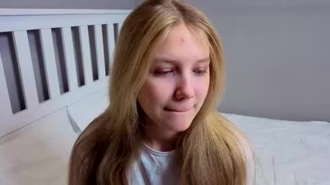 Snapshot of lil_tasty33 chatting on 03.27.26 Emma online show from 03.27.26