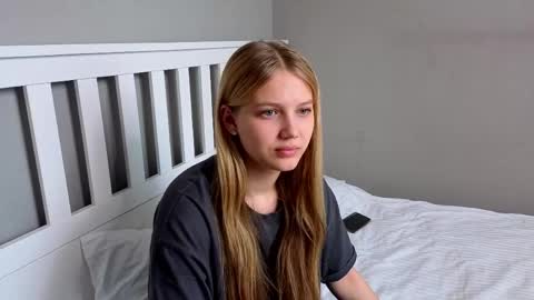 Snapshot of lil_tasty33 chatting on 04.16.26 Emma online show from 04.16.26