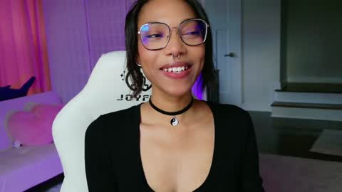 Snapshot of lileviemarie chatting on 12.31.24 evie online show from 12.31.24