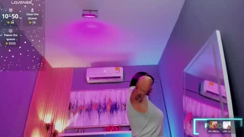 Snapshot of lilian_vergara chatting on 04.21.26 holis soy lily chang no olvides el pulgar arriba es muy importante para mi 3 independent model online show from 04.21.26