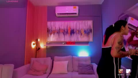 Snapshot of lilian_vergara chatting on 04.29.26 holis soy lily chang no olvides el pulgar arriba es muy importante para mi 3 independent model online show from 04.29.26
