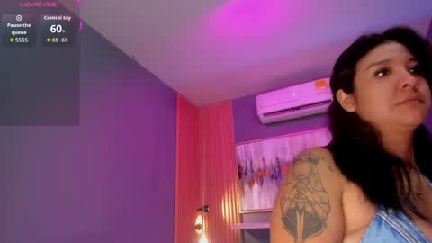 Snapshot of lilian_vergara chatting on 06.01.26 holis soy lily chang no olvides el pulgar arriba es muy importante para mi 3 independent model online show from 06.01.26